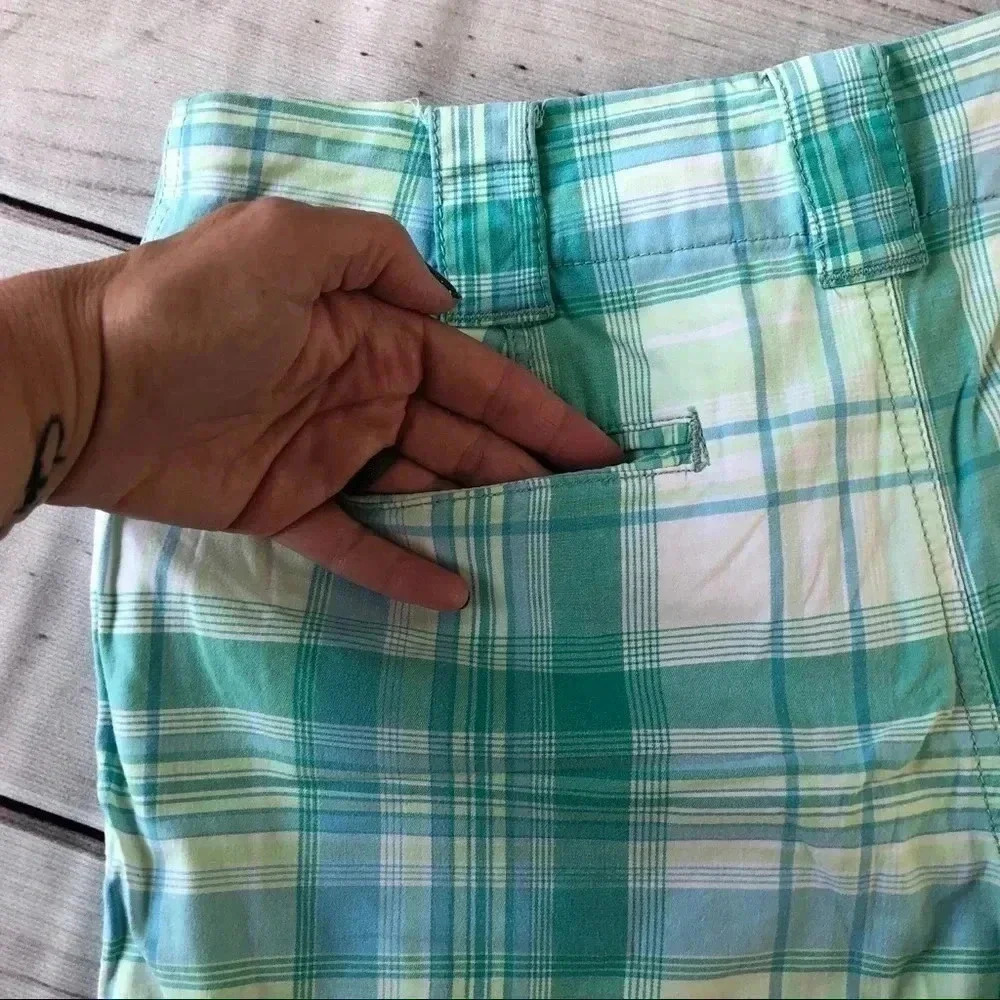 St. John's Bay Plaid Shorts Women 10P Green Teal Petite Stretch Casual Summer - Picture 4 of 13